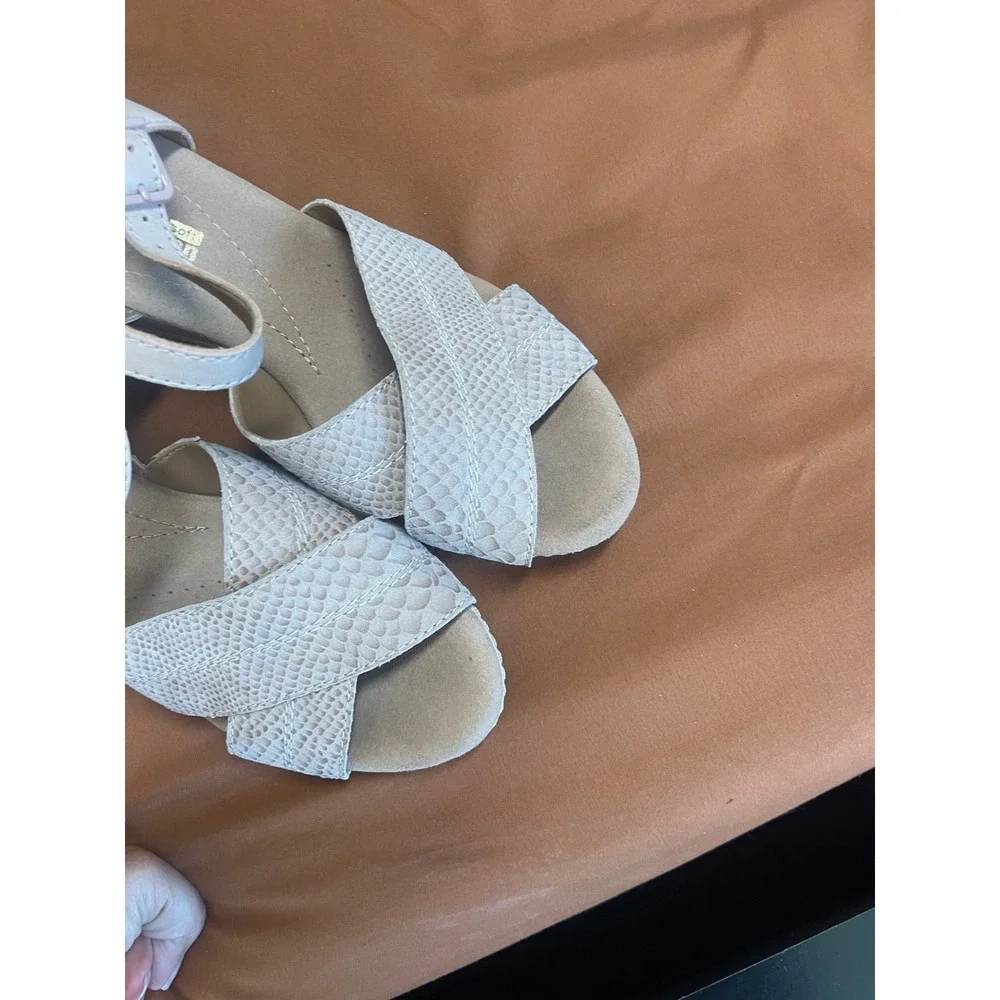 Clarks Cushion Soft Beige Snake Skin Embossed Cork Wedge Sandals Womens Size 6 M